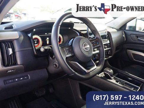 Used 2023 Nissan Pathfinder Platinum w/ Black Appearance Package image 20