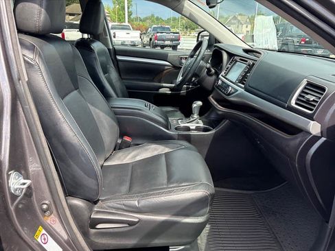 Used 2016 Toyota Highlander XLE FWD image 5