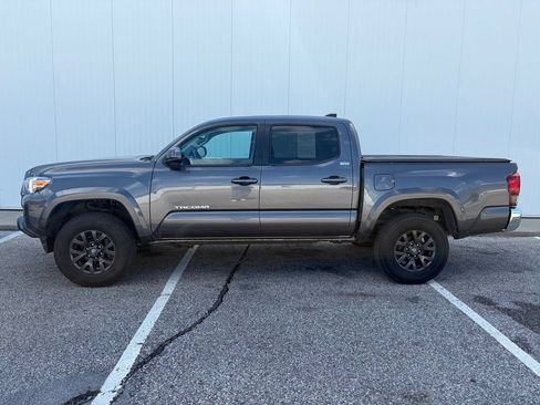 Used 2021 Toyota Tacoma SR5 AWD/4WD image 3