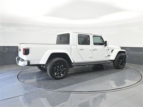 Used 2023 Jeep Gladiator Overland image 15