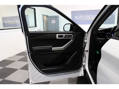 Used 2020 Ford Explorer XLT image 22