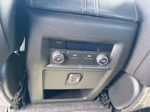 Used 2023 Chevrolet Traverse LT FWD image 23