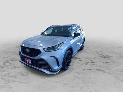 Used 2025 Toyota Highlander XSE image 6