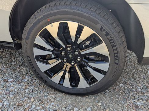 New 2026 Ford Expedition Platinum w/ Driver's Package image 39