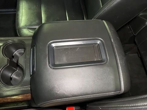 Used 2018 Chevrolet Suburban LT image 22