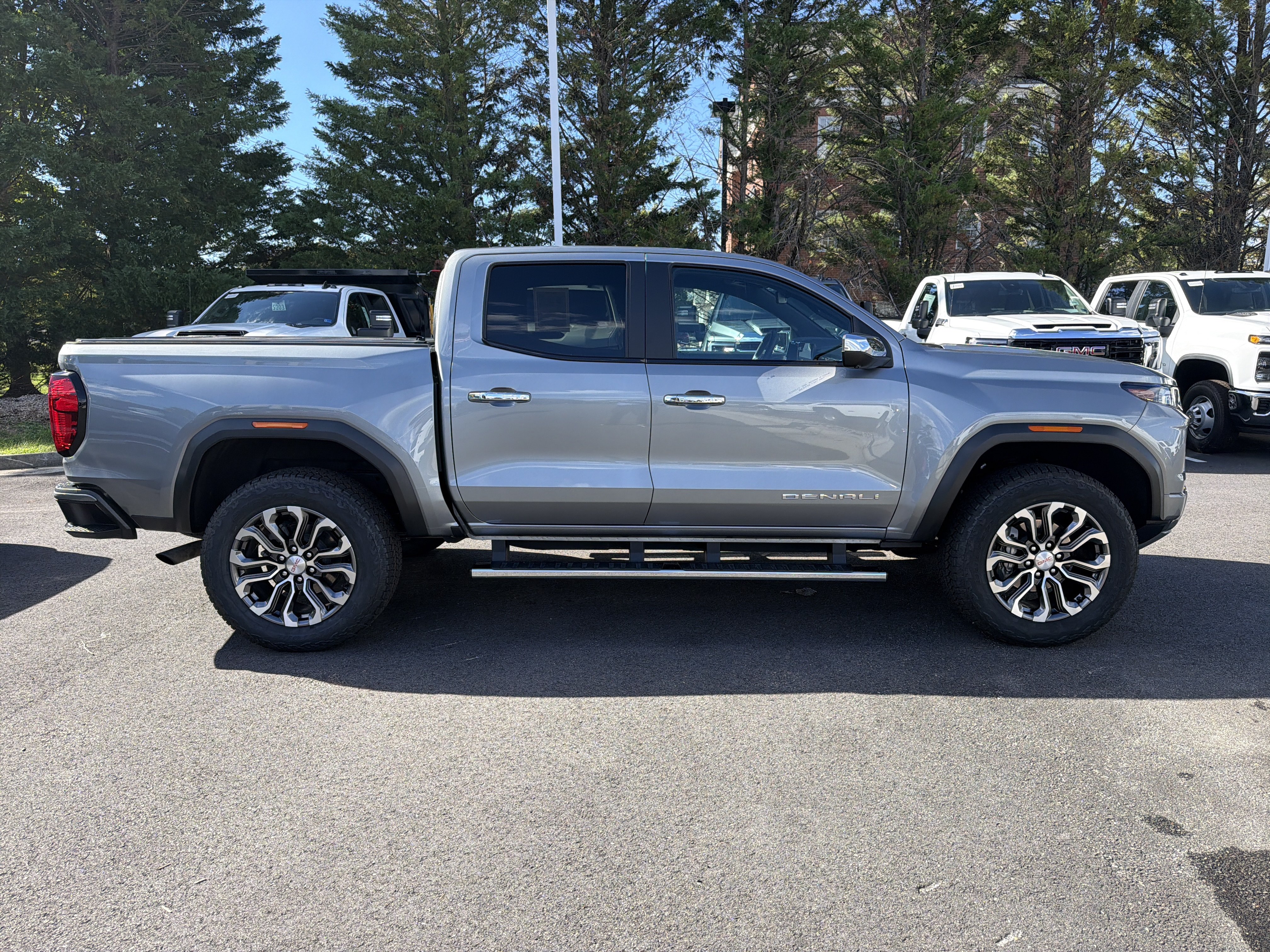 Used 2023 GMC Canyon Denali AWD/4WD image 11