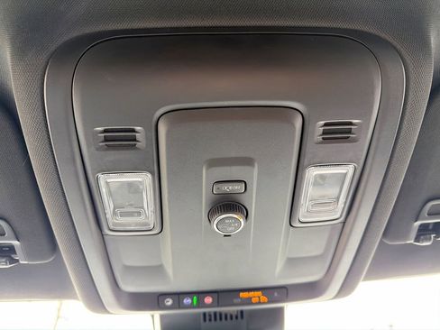 Used 2025 Chevrolet Suburban LT image 24