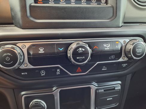 Used 2023 Jeep Wrangler Sport AWD/4WD image 9