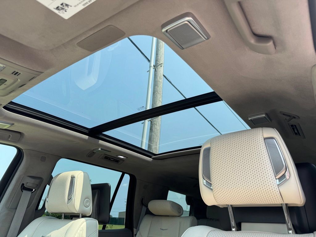 Certified 2023 Cadillac Escalade Premium Luxury Platinum w/ Heavy-Duty Trailer Package AWD/4WD image 34