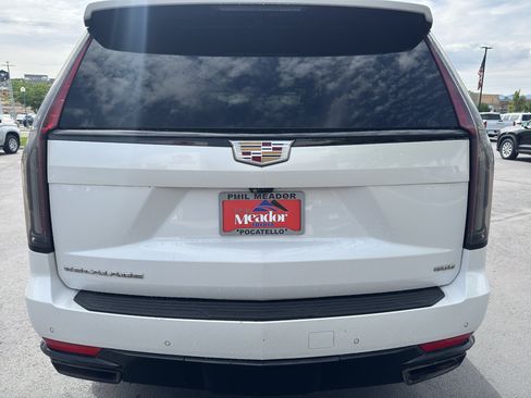 Used 2022 Cadillac Escalade ESV Sport Platinum w/ Heavy-Duty Trailer Package AWD/4WD image 3