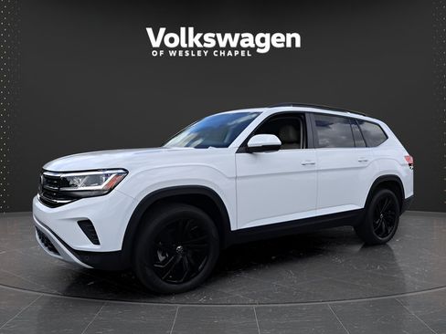 Used 2023 Volkswagen Atlas SE w/ Black Wheel Package FWD image 4
