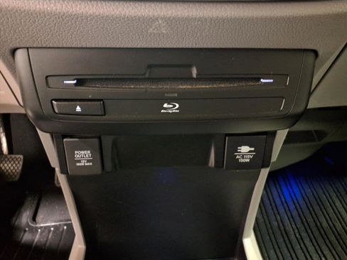 Used 2018 Honda Odyssey Elite image 17