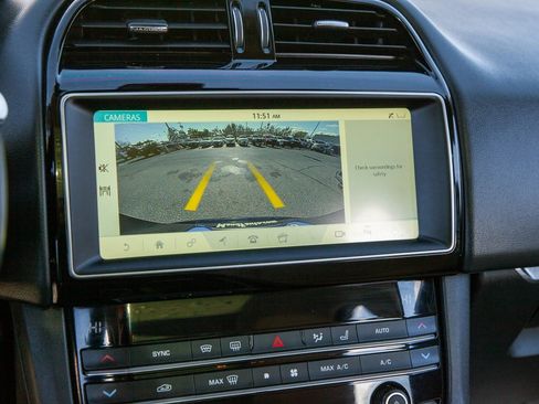 Used 2020 Jaguar F-PACE Premium image 12