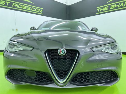 Used 2020 Alfa Romeo Giulia RWD image 3
