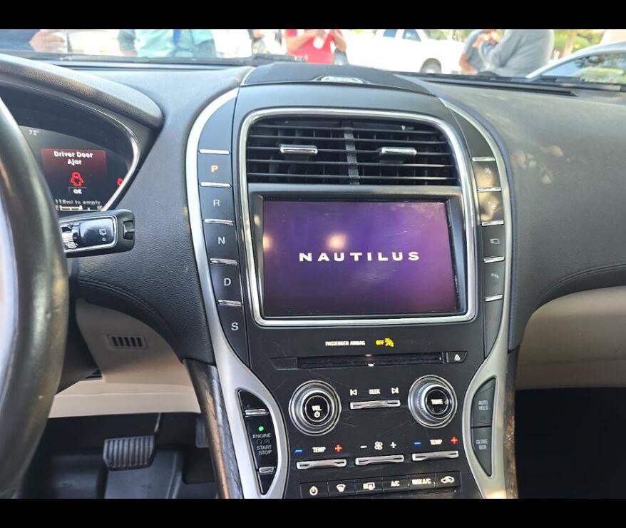 Used 2019 Lincoln Nautilus Reserve FWD image 6