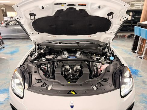 Used 2023 Maserati Grecale Trofeo image 10