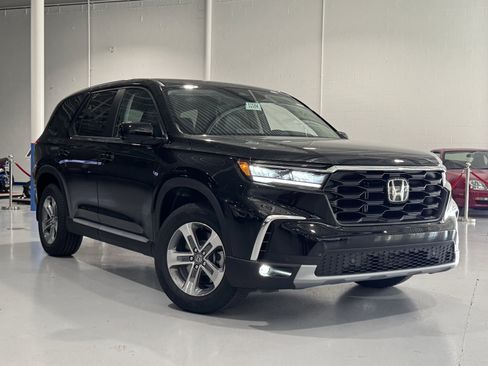 New 2025 Honda Pilot EX-L image 2