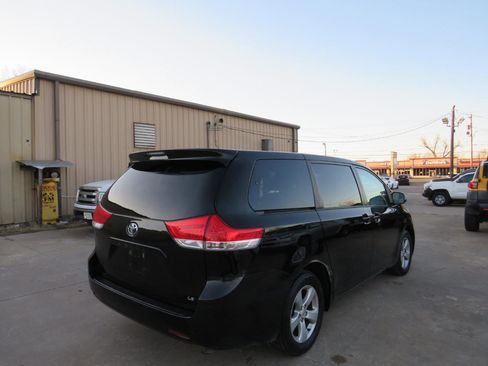 Used 2012 Toyota Sienna LE FWD image 5