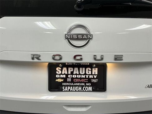 Used 2023 Nissan Rogue S image 31