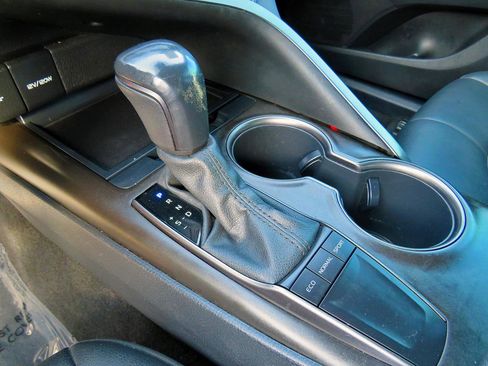 Used 2022 Toyota Camry SE w/ Carpet Mat Package (TMS) image 28