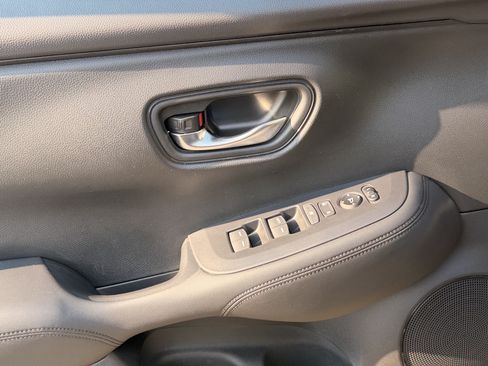 Used 2024 Honda HR-V LX image 11