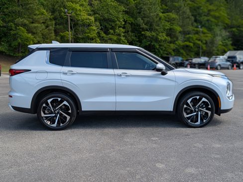 Used 2023 Mitsubishi Outlander SE FWD image 11