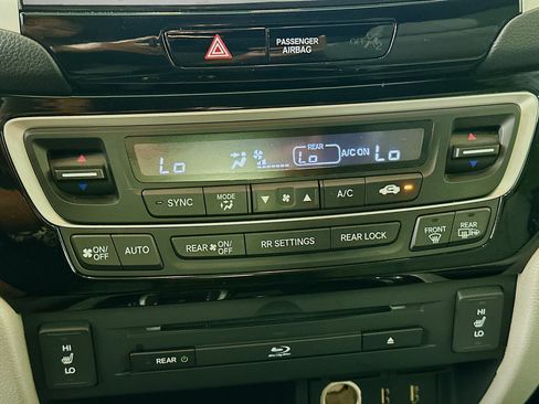 Used 2017 Honda Pilot Touring image 23