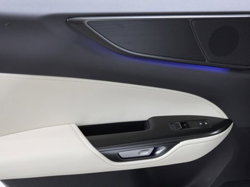 Used 2025 Lexus NX 450h+ AWD w/ Luxury Package image 38