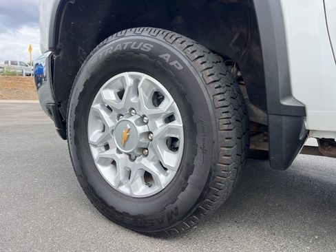 Used 2022 Chevrolet Silverado 2500 LT w/ Convenience Package image 11