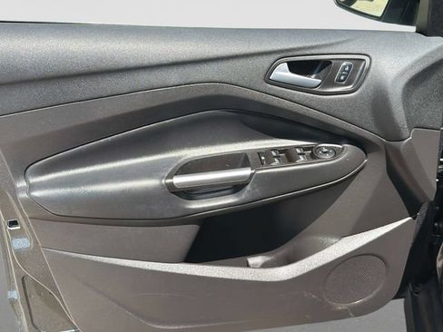 Used 2017 Ford C-MAX Energi Titanium w/ Equipment Group 501A FWD image 18
