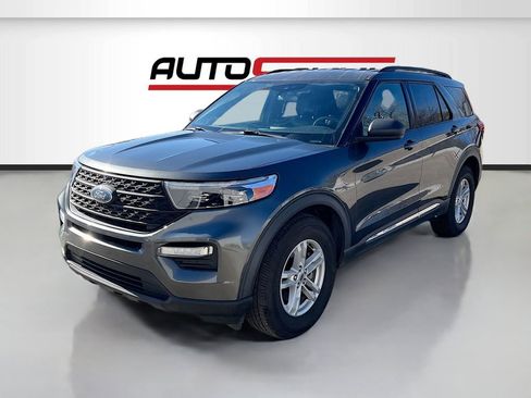 Used 2020 Ford Explorer XLT w/ Equipment Group 202A AWD/4WD image 3