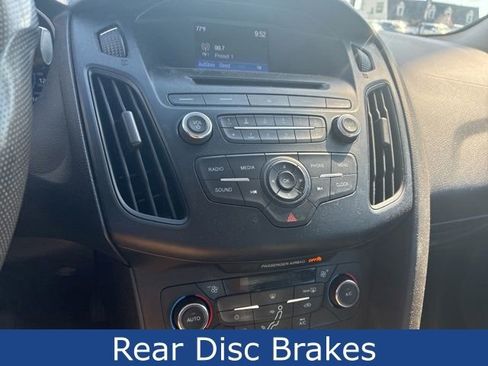Used 2016 Ford Focus SE FWD image 11