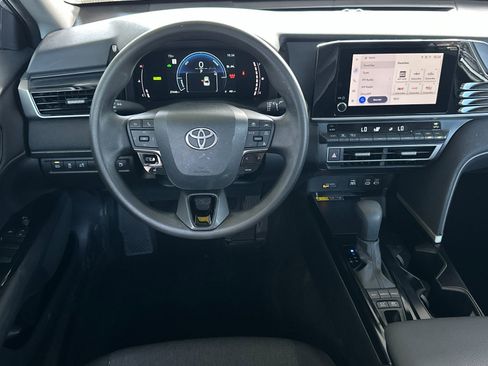 Used 2025 Toyota Camry LE w/ Convenience Package image 13