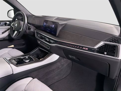 Used 2025 BMW X5 sDrive40i w/ M Sport Package RWD image 31