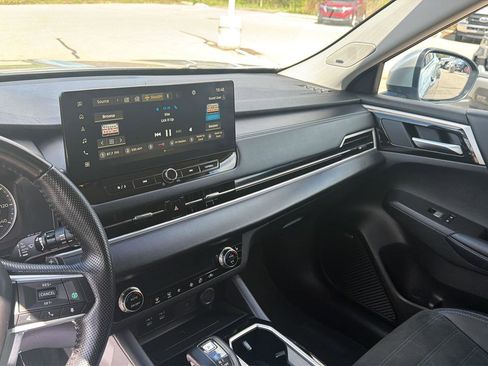 Used 2025 Mitsubishi Outlander SE FWD image 16