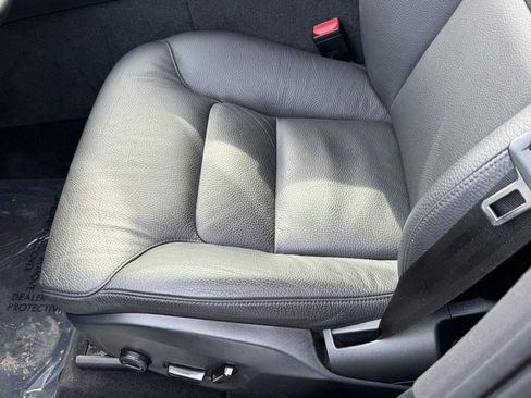 Certified 2025 Volvo XC60 B5 Plus image 23