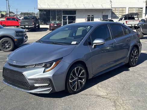 Used 2022 Toyota Corolla SE image 3
