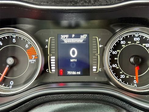 Used 2020 Jeep Cherokee Latitude Plus image 17