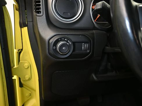 Used 2023 Jeep Wrangler Unlimited Rubicon w/ LED Lighting Group AWD/4WD image 12