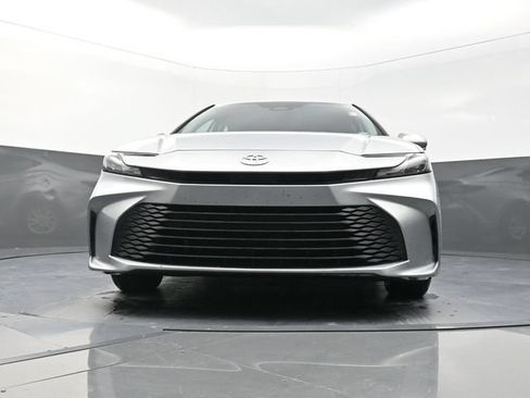 Used 2025 Toyota Camry LE FWD image 31