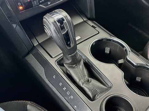 Used 2018 Ford Explorer XLT w/ Equipment Group 202A FWD image 24
