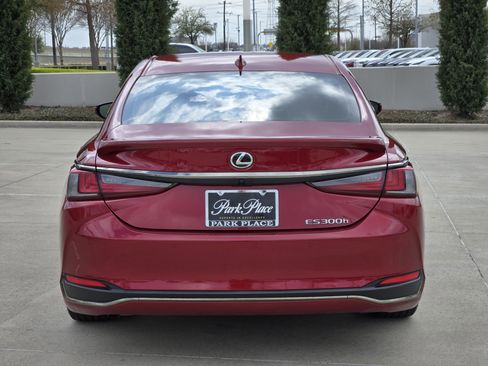 Used 2024 Lexus ES 350 w/ Premium Package image 5