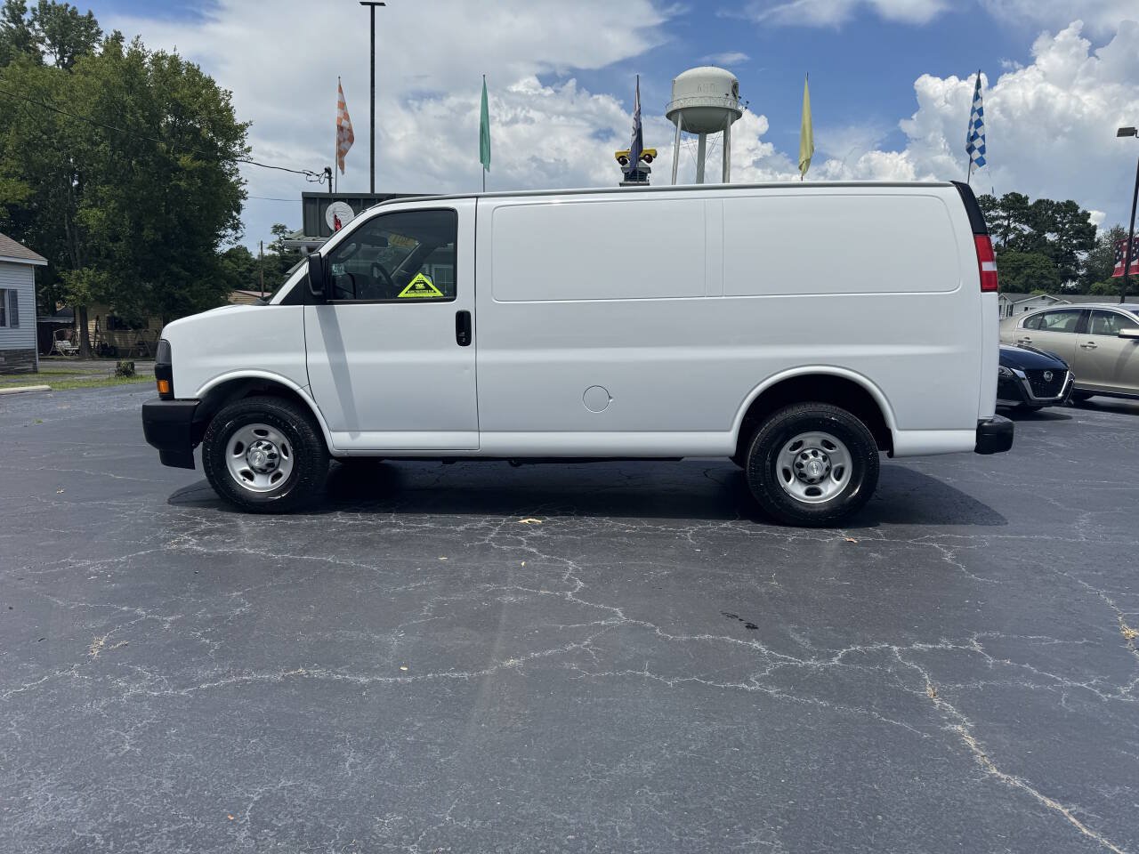 Used 2021 Chevrolet Express 2500 RWD image 2