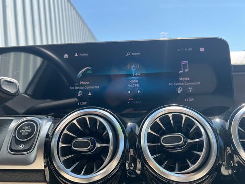 Used 2022 Mercedes-Benz GLB 250 image 32