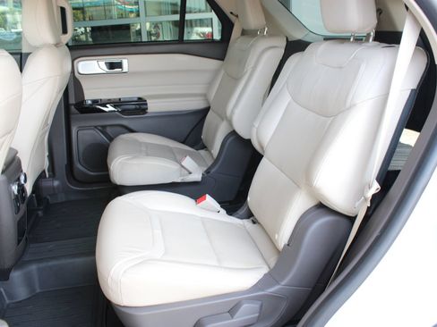 Used 2021 Ford Explorer Platinum w/ Equipment Group 601A AWD/4WD image 18