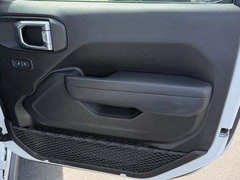 Used 2025 Jeep Wrangler Rubicon AWD/4WD image 21