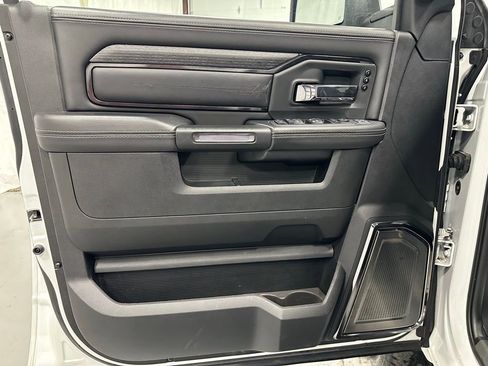 Used 2024 RAM 2500 Limited image 8