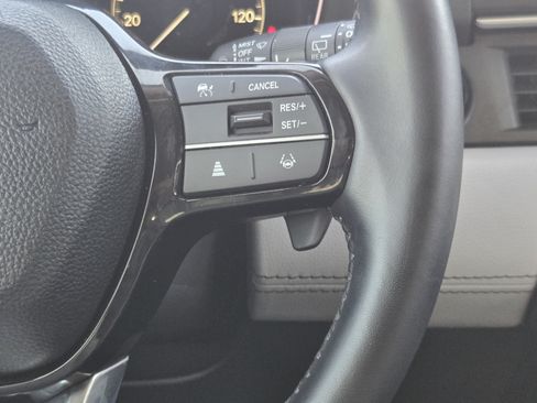 Certified 2025 Honda Pilot Touring image 25