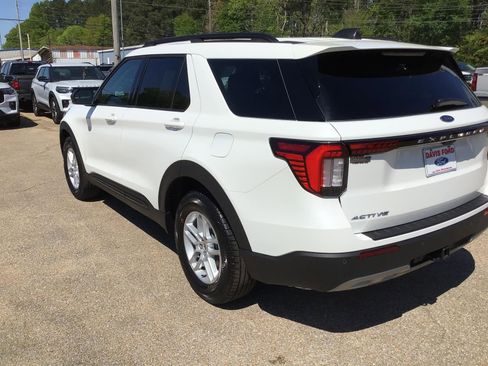 New 2026 Ford Explorer Active RWD image 11