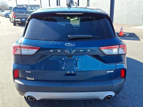 Used 2020 Ford Escape SE image 5